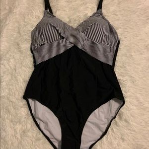 B2prity Women's One Piece Swimsuits Front Cross‎